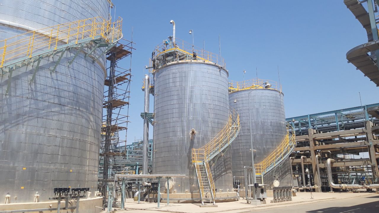 Изоляция емкостей для пищевых и химических сред: есть ли разница?